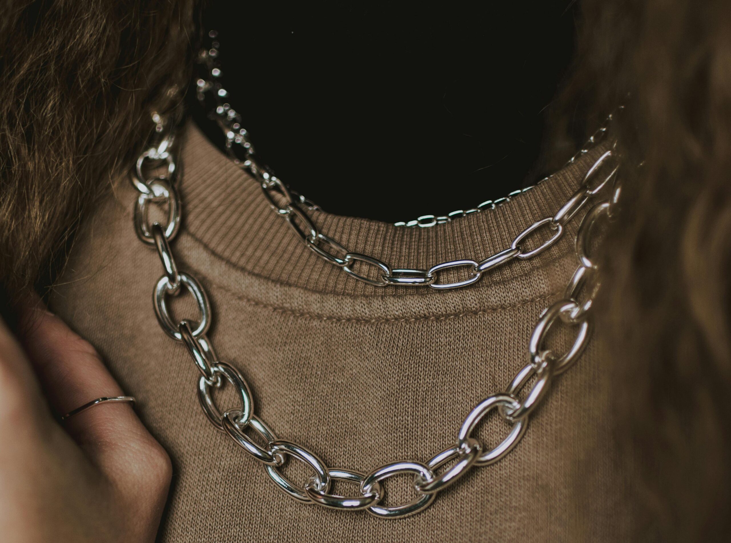 Modni dodaci koji menjaju igru: Kako stilizovati jedan komad na tri načina 3 pexels lilartsy 6502493 scaled