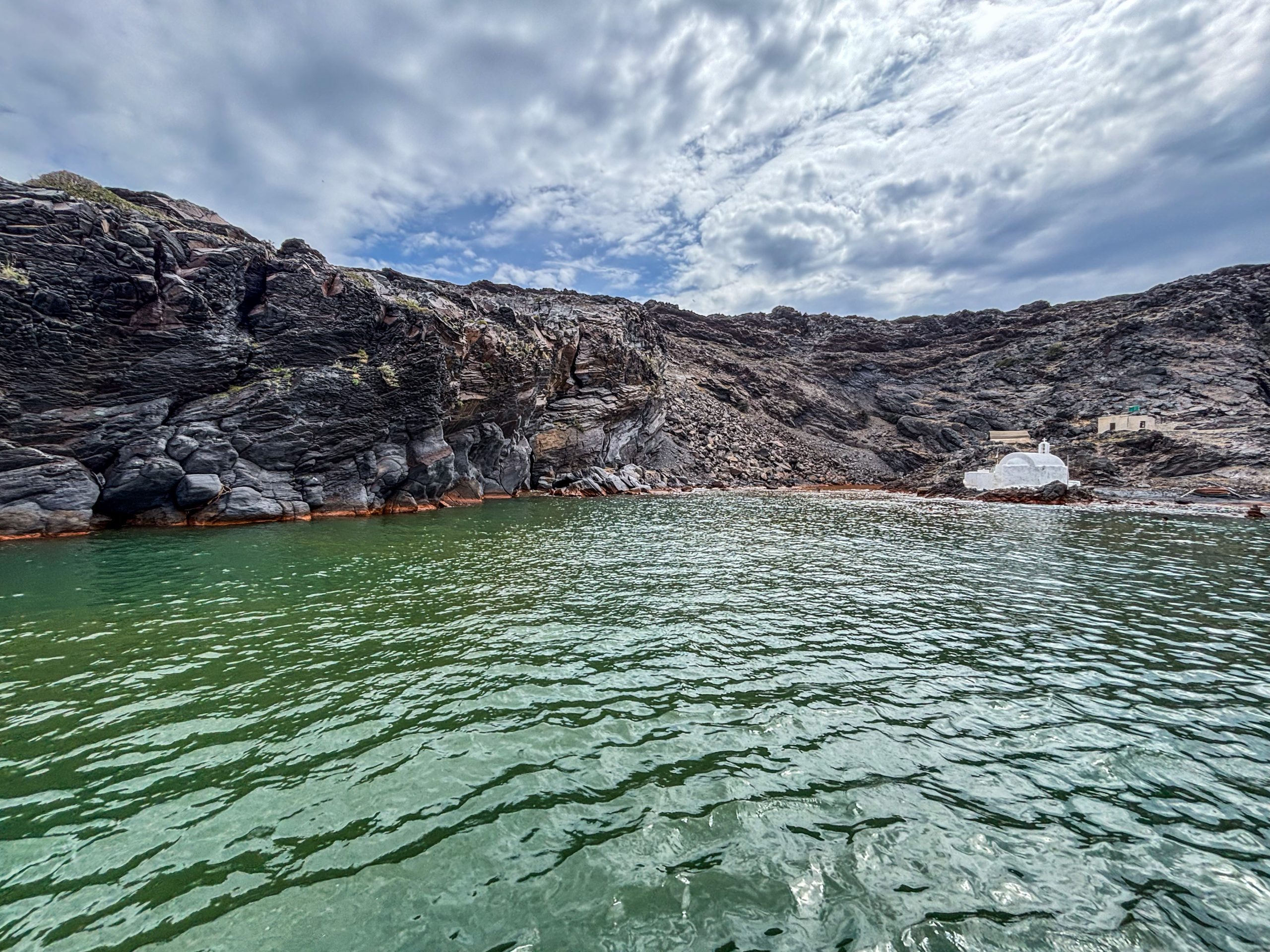 Da li je Santorini bezbedan za turiste? Posetili smo ostrvo i imamo odgovor na to pitanje 6 3188B4AC FA49 4F2F AEB1 9132D0481FC1 scaled