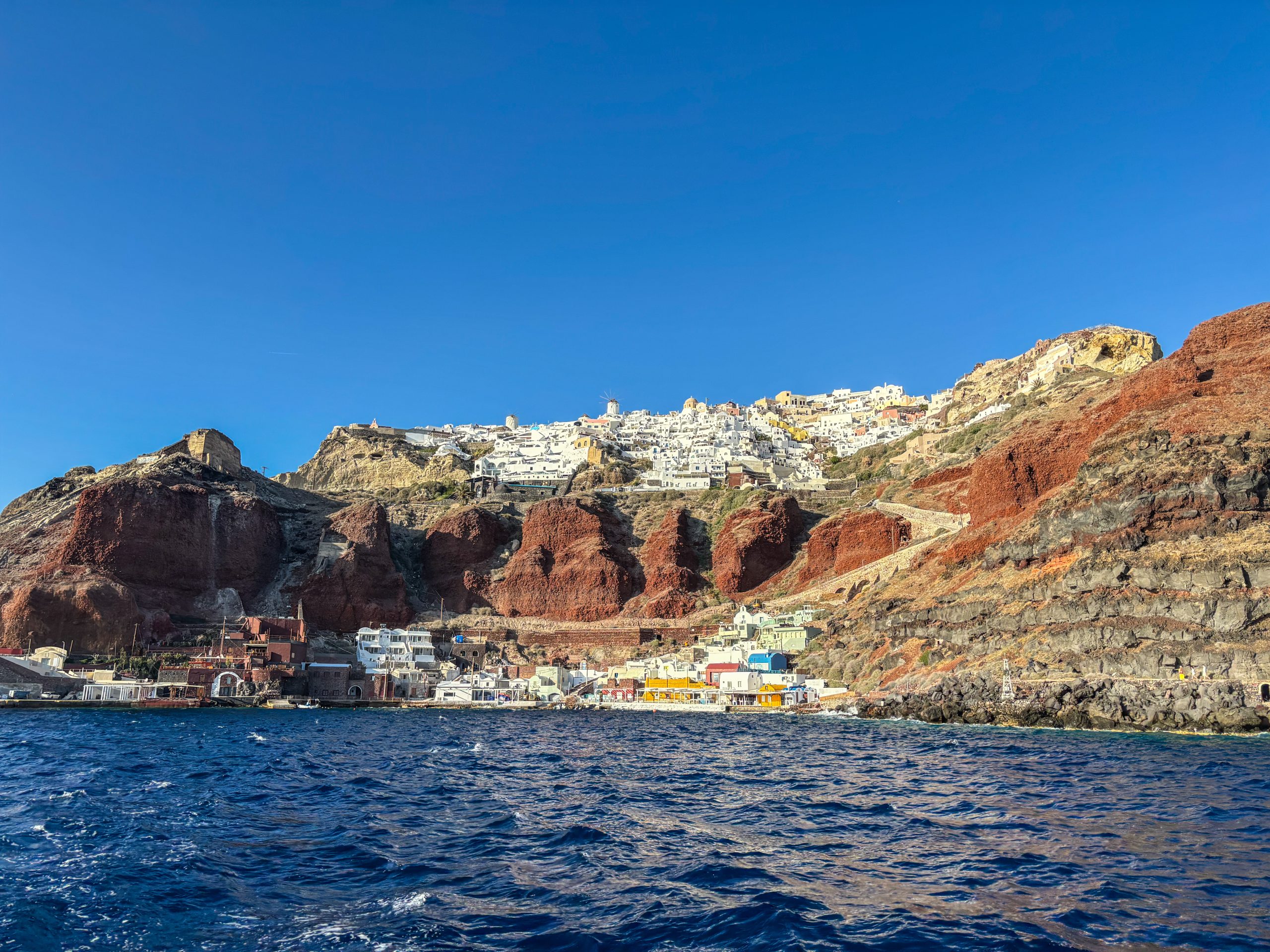Da li je Santorini bezbedan za turiste? Posetili smo ostrvo i imamo odgovor na to pitanje 1 9191726F 3F37 499E BFB5 E51CAA104AE3 scaled