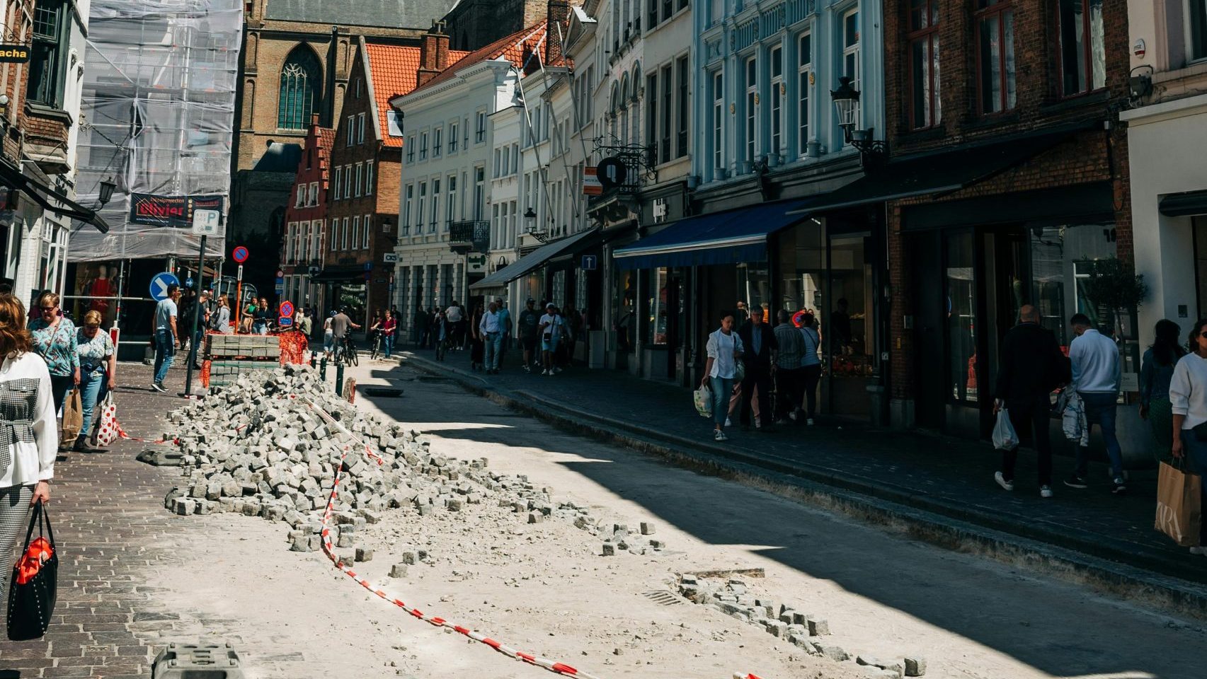 Oni dolaze, slikaju se… i ukradu deo ulice! Briž ostaje bez kaldrme 2 pexels matteo angeloni 106557007 18595322 scaled e1748527856648