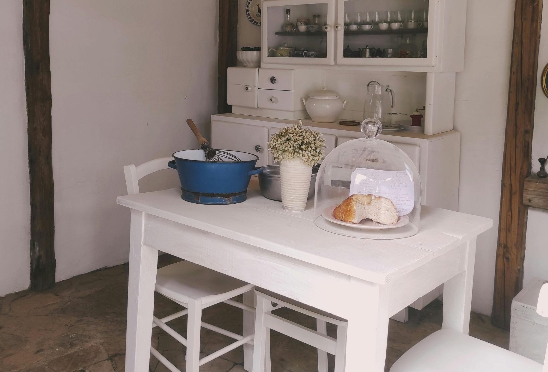 „Lavender Girl“, novi trend u odevanju, uređenju doma, ali i ishrani i načinu života 1 pexels milica dukic 404395131 22703113 scaled e1749383785254