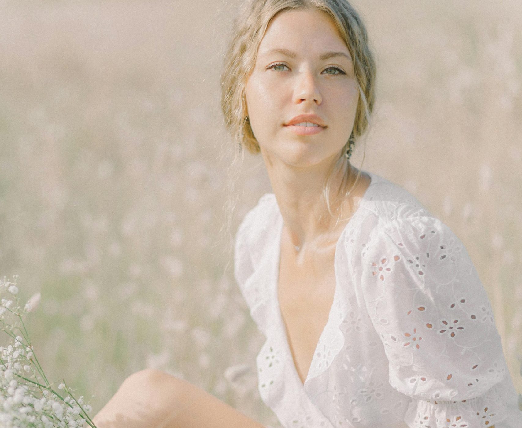 „Lavender Girl“, novi trend u odevanju, uređenju doma, ali i ishrani i načinu života 5 pexels n voitkevich 5128768 scaled e1749384178954