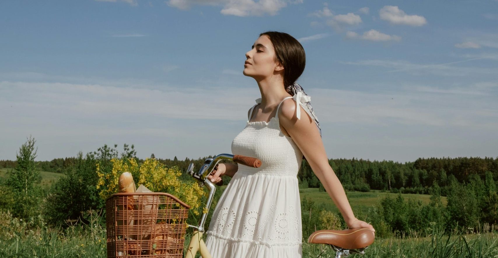 „Lavender Girl“, novi trend u odevanju, uređenju doma, ali i ishrani i načinu života 6 pexels ron lach 10202929 scaled e1749384248873