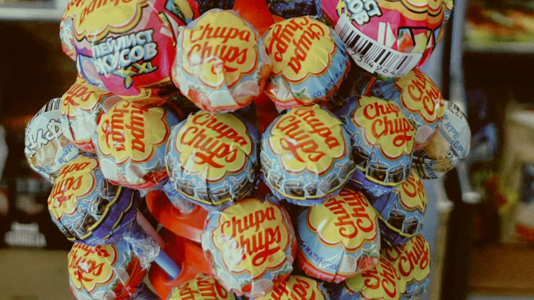 Chupa Chups Logo – Dizajn koji je stvorio Salvador Dali 1 pexels aibek skakov 418917601 18200351 scaled e1757261141894