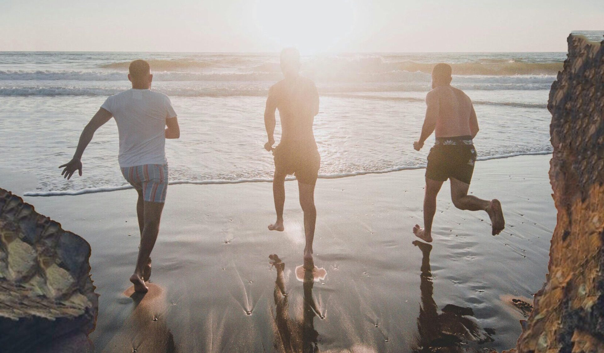 Kako osvojiti mušku vagu: Tri muškarca utrčavaju u vodu