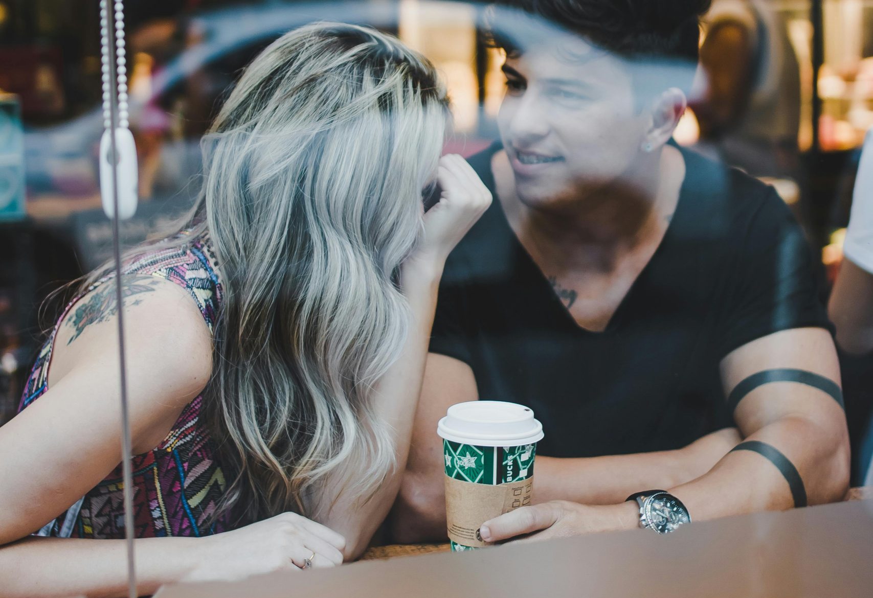 Kako osvojiti mušku vagu: Dvoje komuniciraju