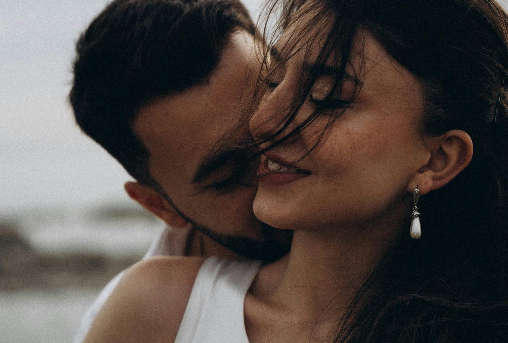 Kako osvojiti mušku vagu: Par u zagrljaju