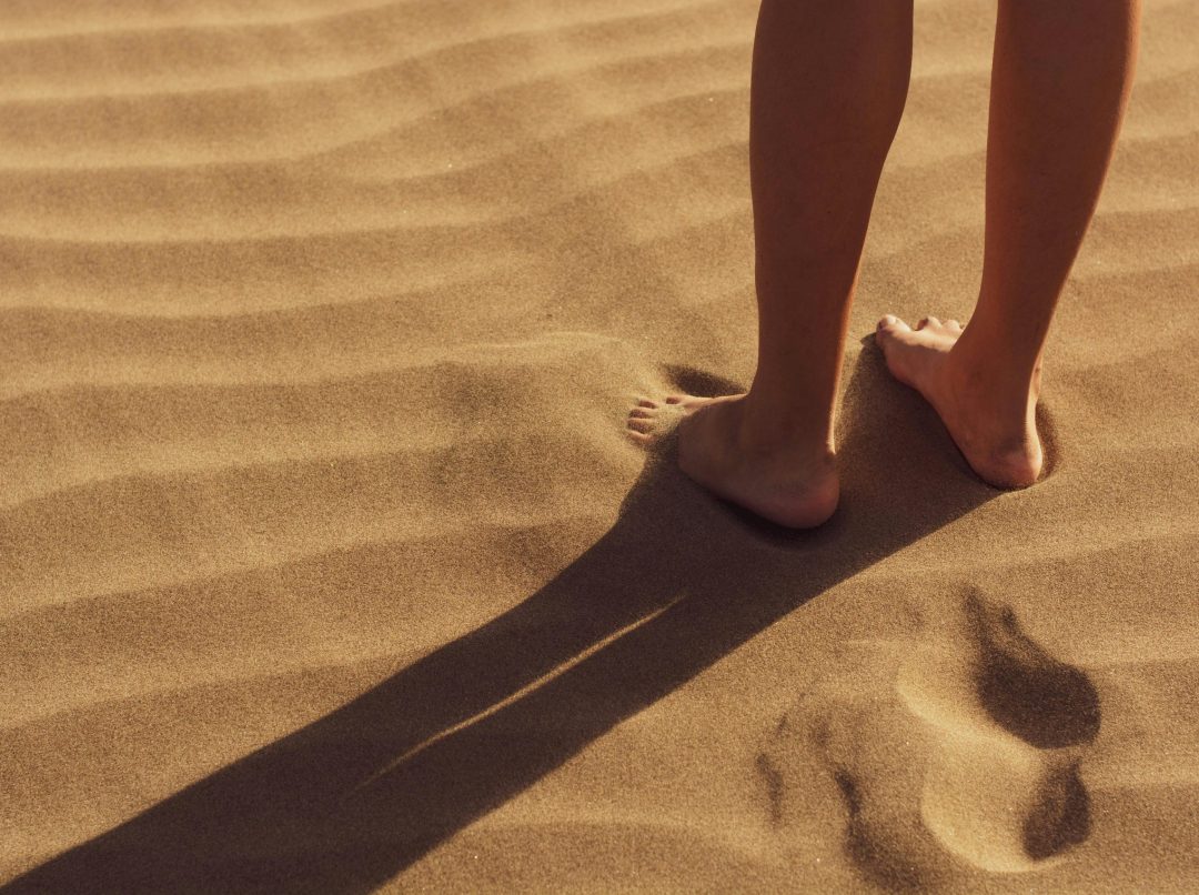 zašto je dobro da hodamo bosi